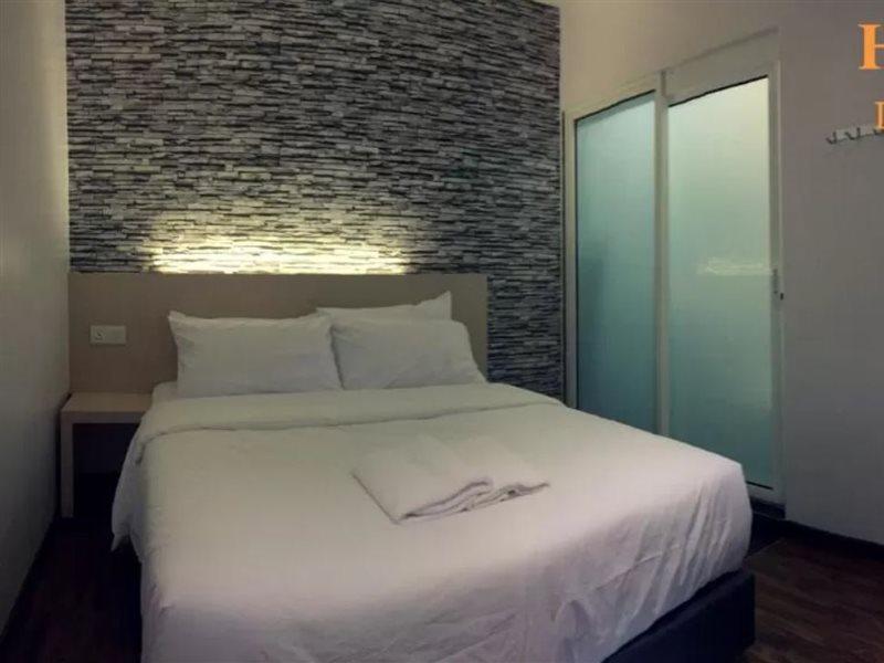H Hotel Сегамат Екстериор снимка