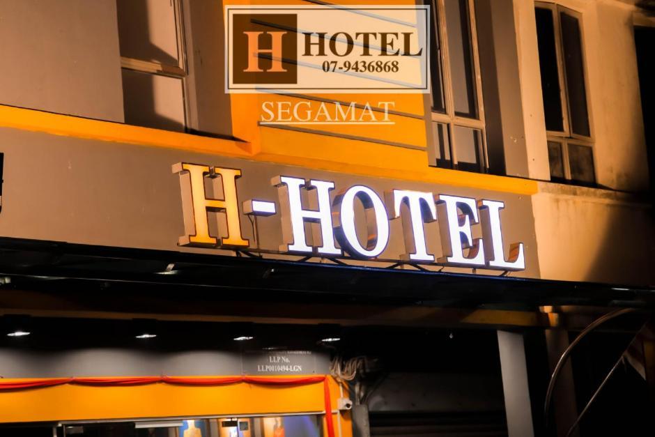 H Hotel Сегамат Екстериор снимка