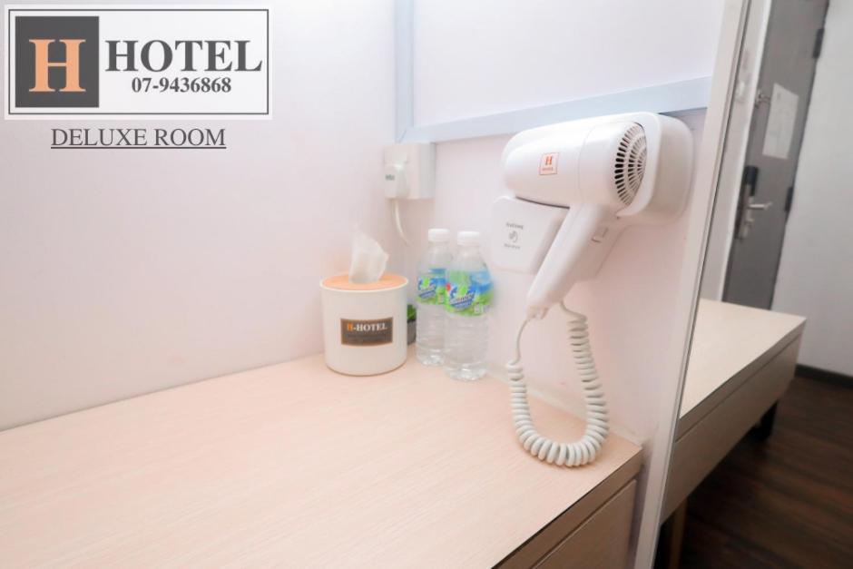 H Hotel Сегамат Екстериор снимка